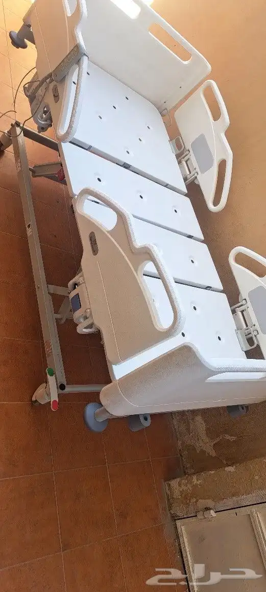 سرير طبي كهربائي 10حركات معا المرتبه 3