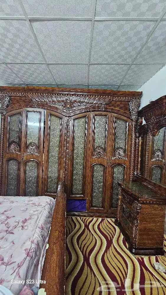 غرفة نوم فاخرة للبيع بحالة جيدة 0