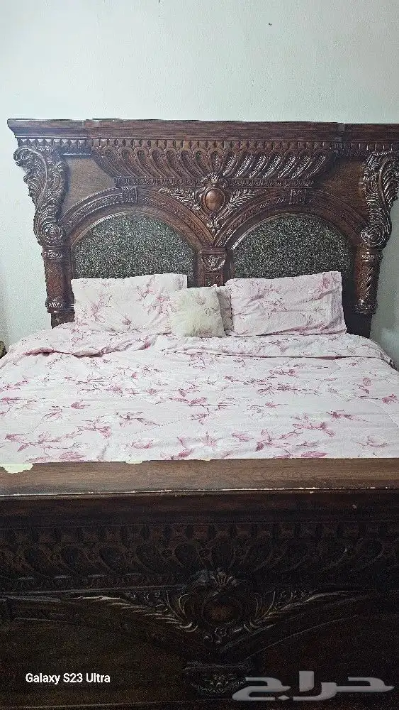 غرفة نوم فاخرة للبيع بحالة جيدة 2