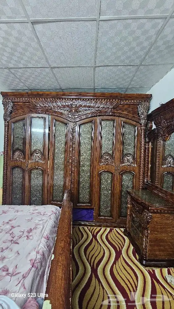 غرفة نوم فاخرة للبيع بحالة جيدة 1