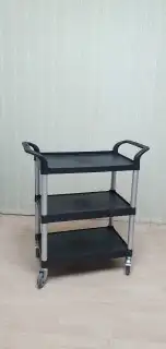 عربيات تقديم طعام 6