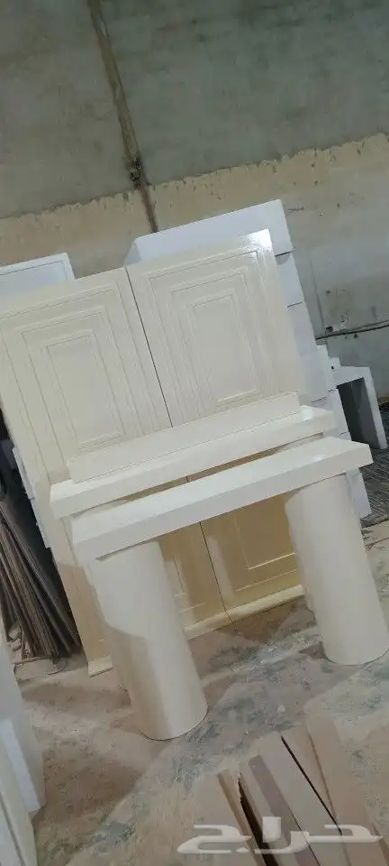 تحف  مداخل  رفوف  لوحات  صندوق  طاولة_بلازمة  طاولات  تحف_و 4