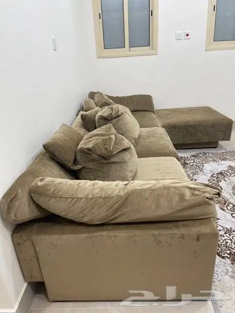 كنب على شكل حرف L مستعمل نظيف (ذي فاكتوري) 1