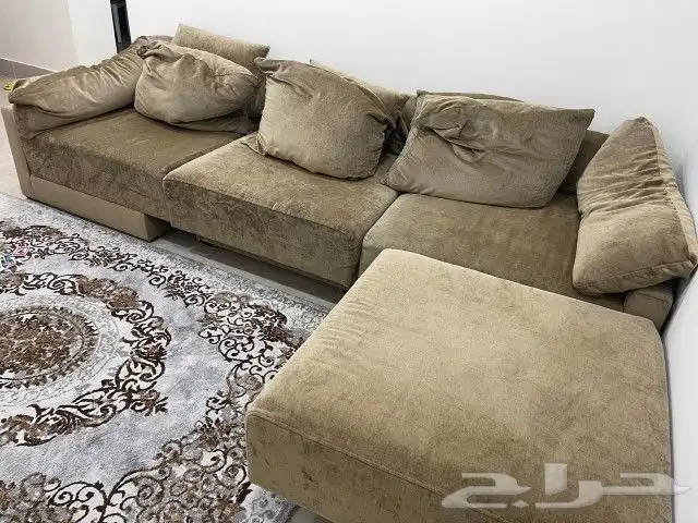 كنب على شكل حرف L مستعمل نظيف (ذي فاكتوري) 0