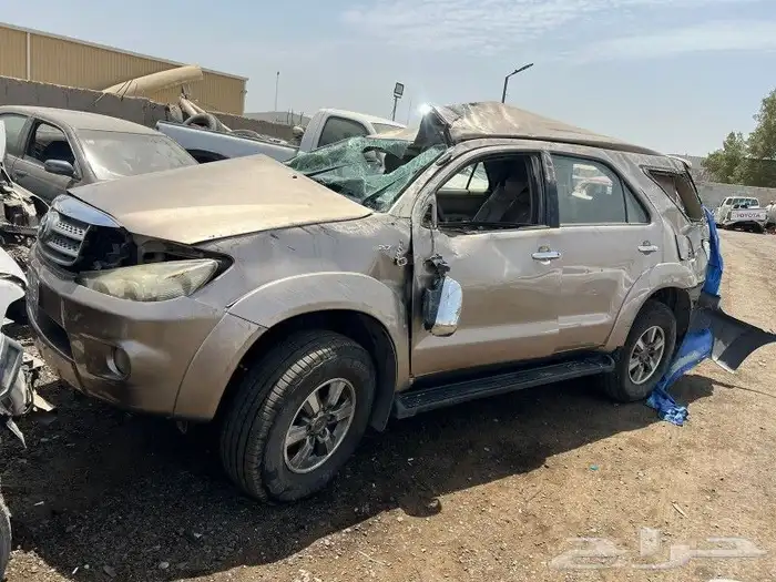تشليح فورتشنر 2009 6 سلندر اتوماتيك بيع قطع غيار فقط 0