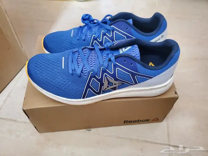 جزمة رياضية Reebok جديده مقاس 41 0