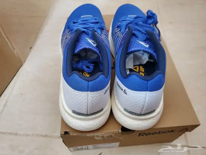 جزمة رياضية Reebok جديده مقاس 41 2