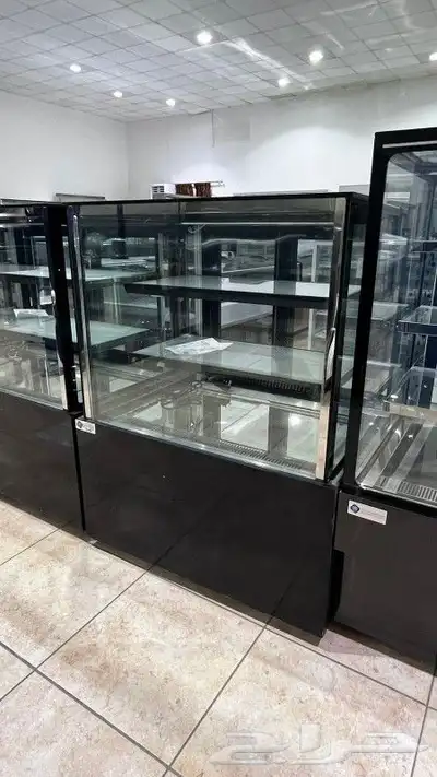 ثلاجات عرض حلويات مربع و مقوس أحجام مختلفة 9