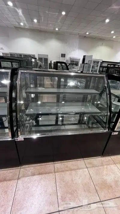 ثلاجات عرض حلويات مربع و مقوس أحجام مختلفة 8