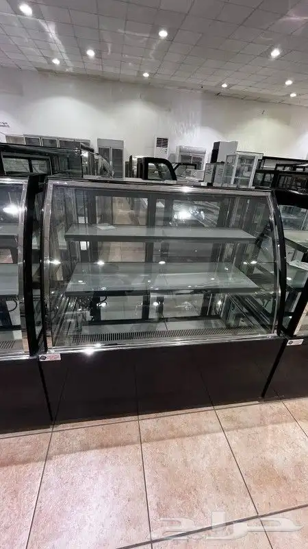 ثلاجات عرض حلويات مربع و مقوس أحجام مختلفة 8