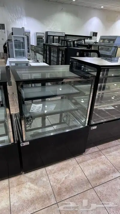 ثلاجات عرض حلويات مربع و مقوس أحجام مختلفة 5