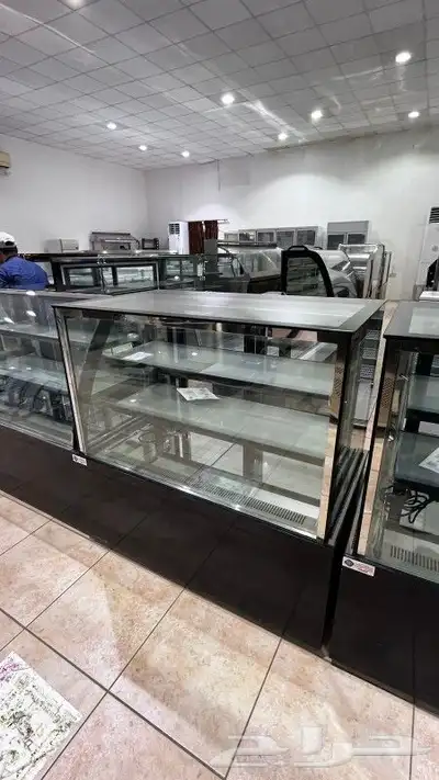 ثلاجات عرض حلويات مربع و مقوس أحجام مختلفة 6