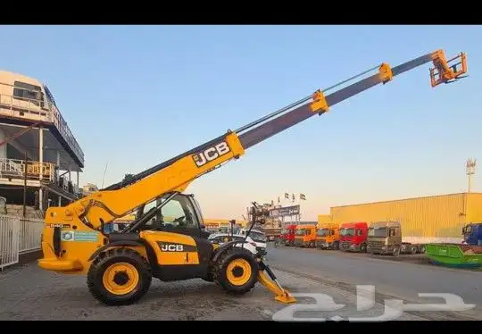 رافعة تليسكوبية رملية تليهندلر للايجار Telehandler for rent 0