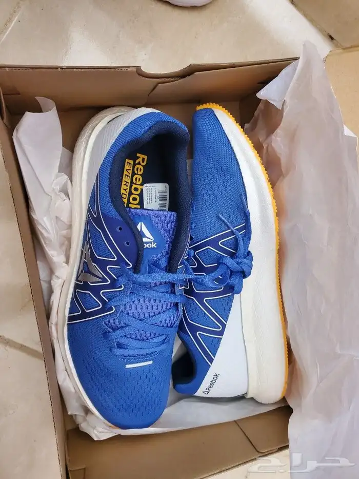 جزمة رياضية Reebok جديده مقاس 41 1