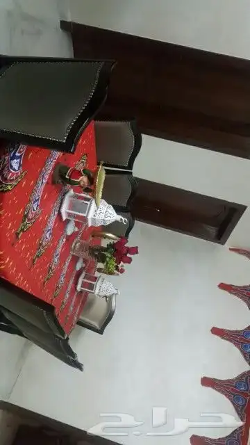 طاولة طعام للبيع 8 كراسي مع دولاب 3