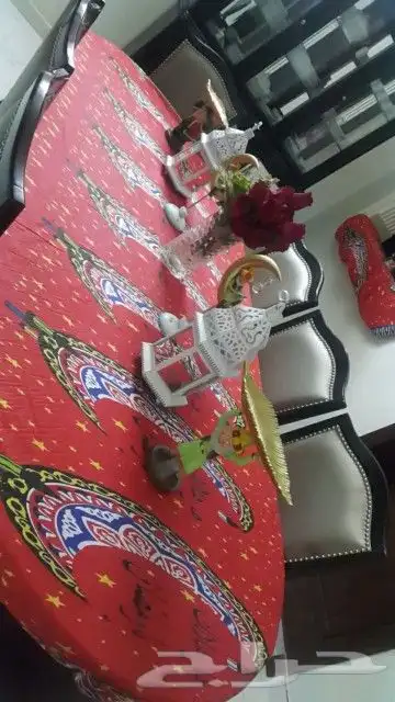 طاولة طعام للبيع 8 كراسي مع دولاب 2