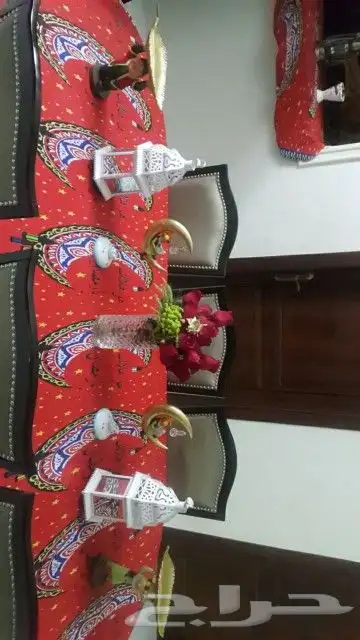 طاولة طعام للبيع 8 كراسي مع دولاب 1
