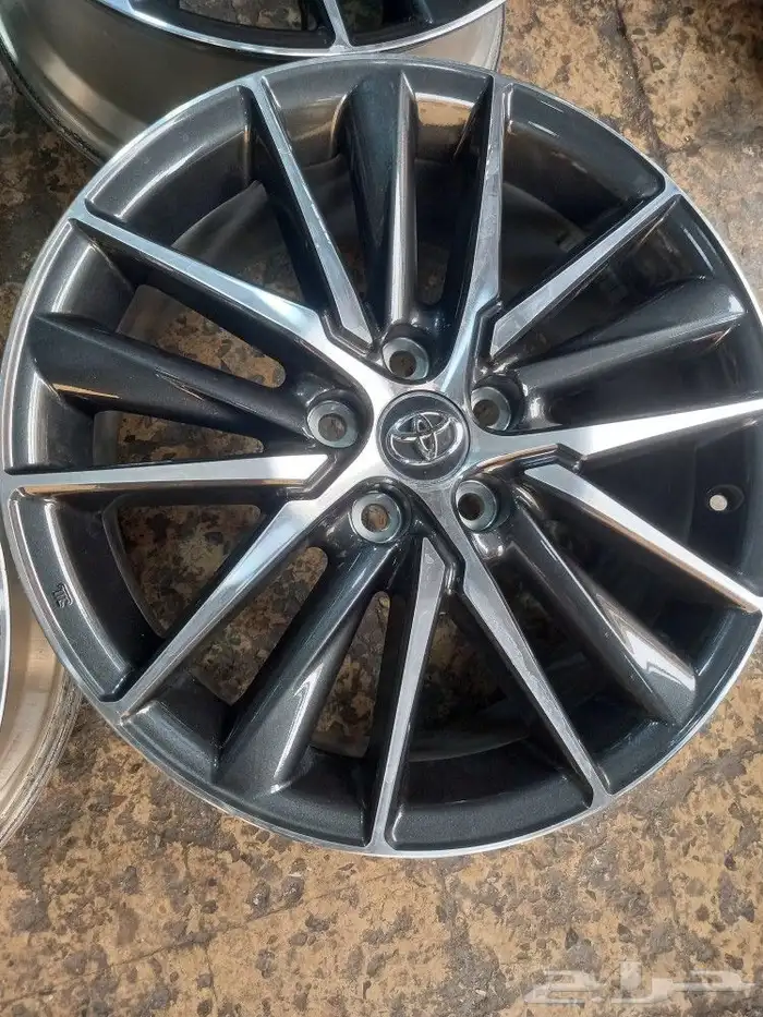 جنوط كامري هايبرد موديل 2024 مقاس18 اصلية 6