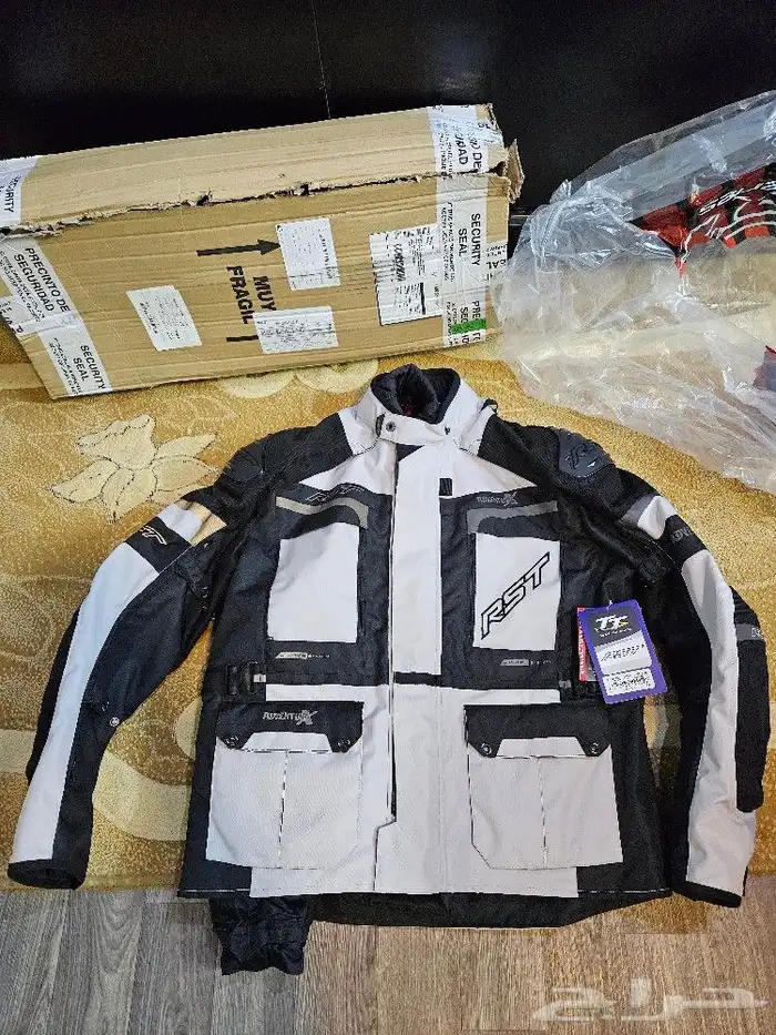 جاكيت XXL دراجه ناريه ادفنشر شركة RST لون(فضي) بكرتونها 0