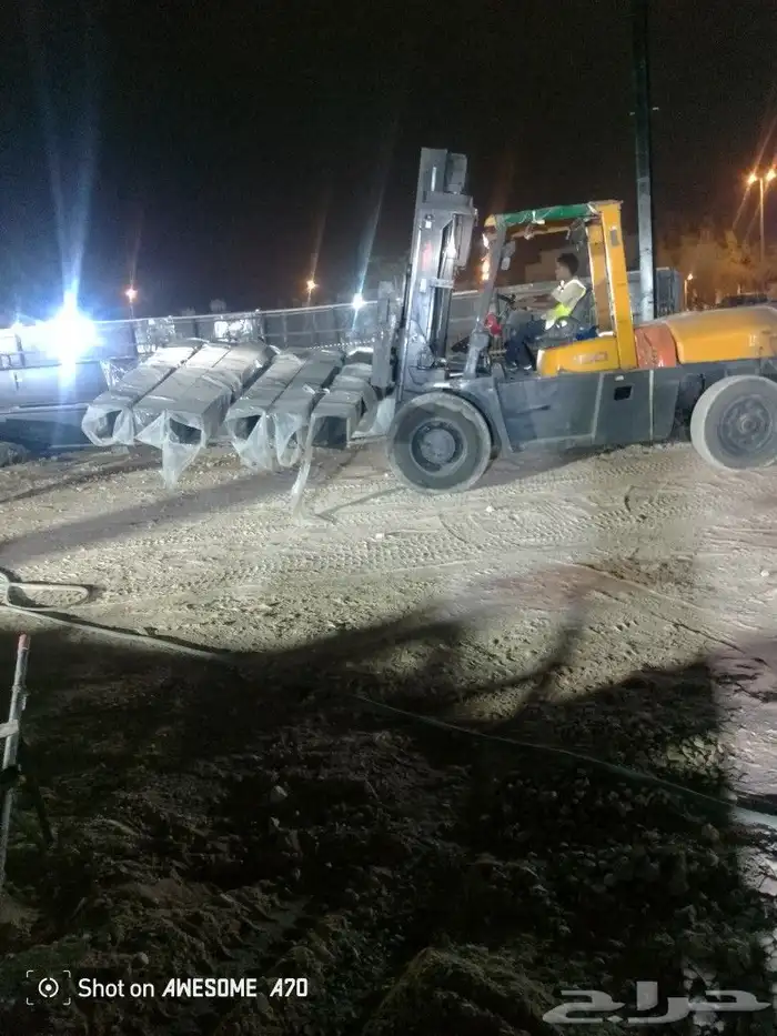 يوجد لدينا بام تراك 10 وكرينات وكلينا وروافع شوكيه للايجار ا 2