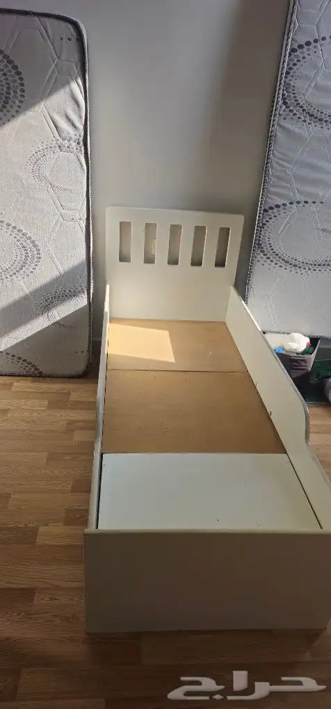 سرير اطفال واحد مع مرتبة و اللحاف 1