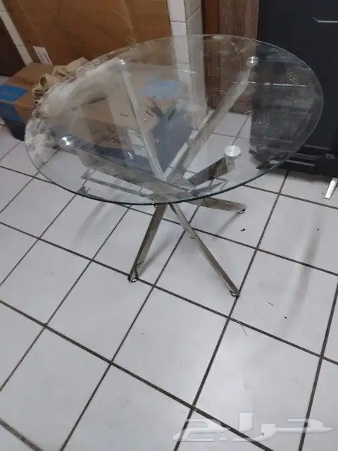 طاوله قزاز بحاله ممتازه للبيع ارتافاعها متر 1