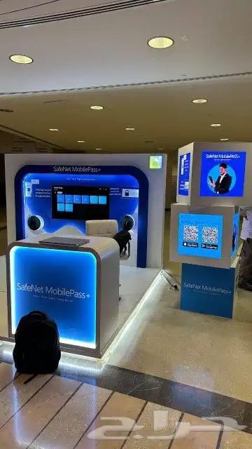 شاشات LED إعلانية منحنية للمؤتمرات والمعارض 3