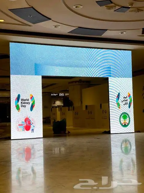 شاشات LED إعلانية منحنية للمؤتمرات والمعارض 2