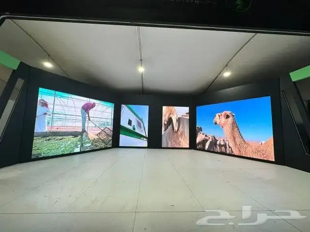 شاشات LED إعلانية منحنية للمؤتمرات والمعارض 1