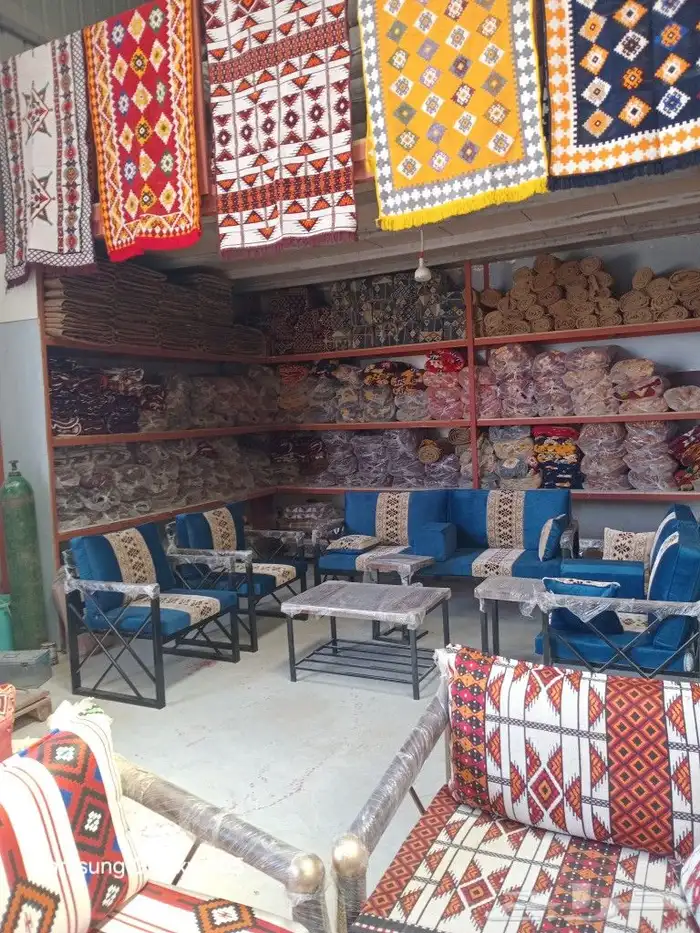 طاولات وكراسي 12