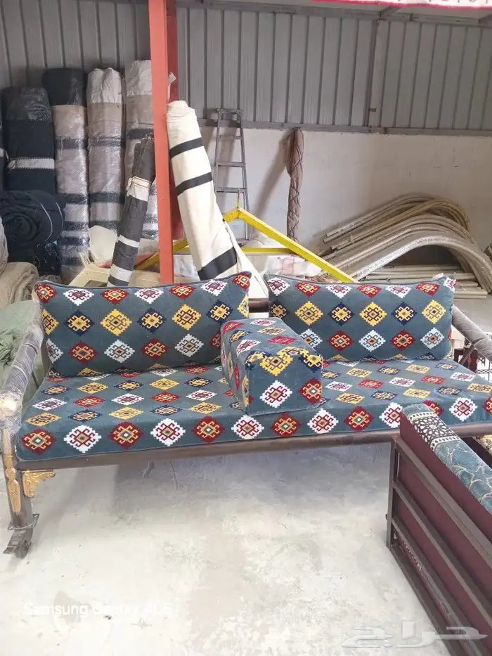 طاولات وكراسي 4