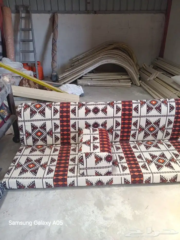 طاولات وكراسي 5