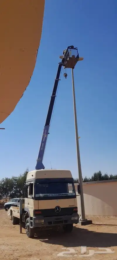 سطحة طريف لنقل السيارات وونش لتركيب اللوحات واعمدة الانارة 1