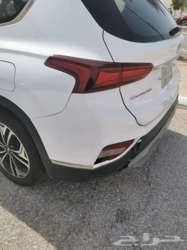 صدام سنتافي - سنتافيه ابيض خلفي فيه متضرر من حادث خفيف 0