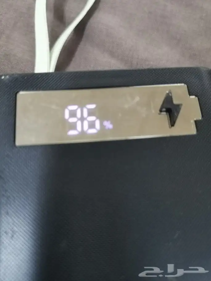 بور بنك غريب وعجيب تقدر تبدل البطاريات يعمل ساعات طويلة حسب 0