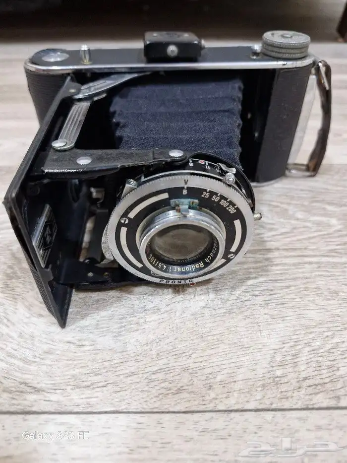 للبيع كاميرا تراثية KODAK كوداك و ROLFIX 4