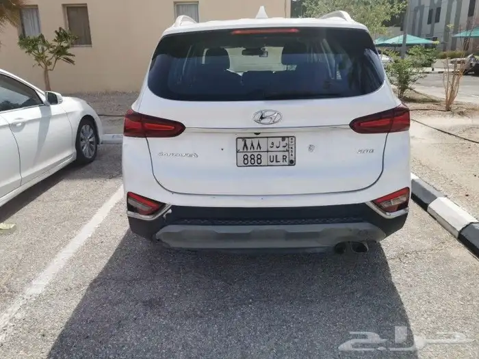 صدام سنتافي - سنتافيه ابيض خلفي فيه متضرر من حادث خفيف 1