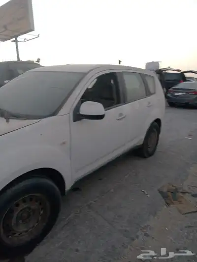 متسيبوشي اوتلاندر 2008 تشليح قطع غيار فقط 1