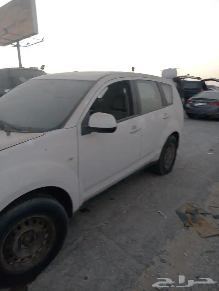 متسيبوشي اوتلاندر 2008 تشليح قطع غيار فقط 1