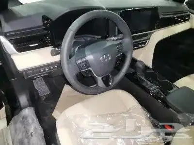 تويوتا كامرى جراندى 2025 ابيض واسود وتيتانيوم وفضى 17