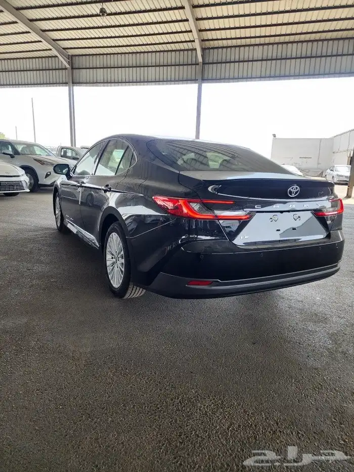 تويوتا كامري 2025 بنزين اللون اسود 8