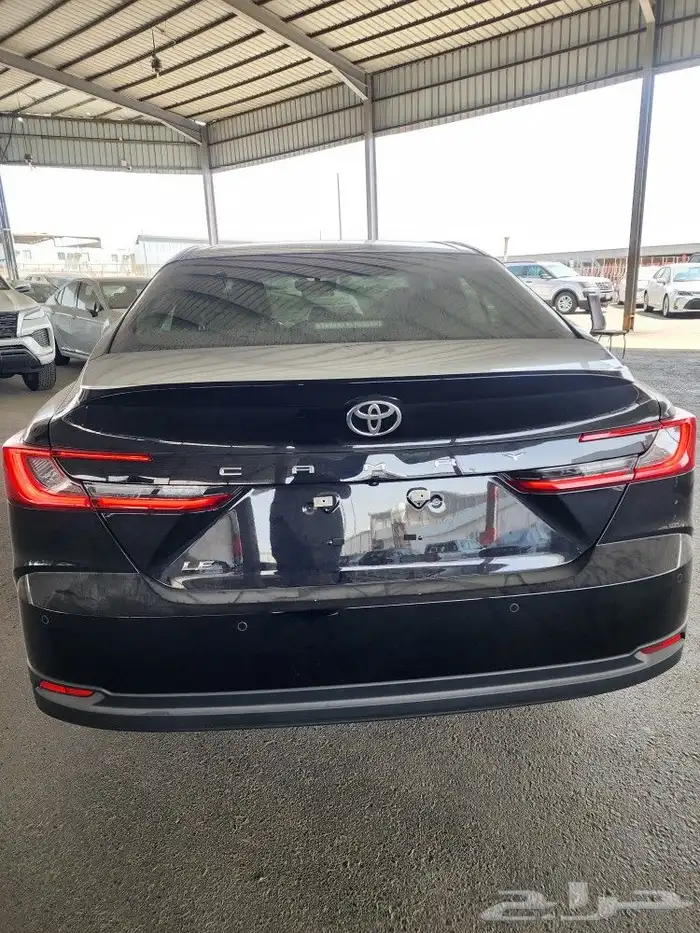 تويوتا كامري 2025 بنزين اللون اسود 7