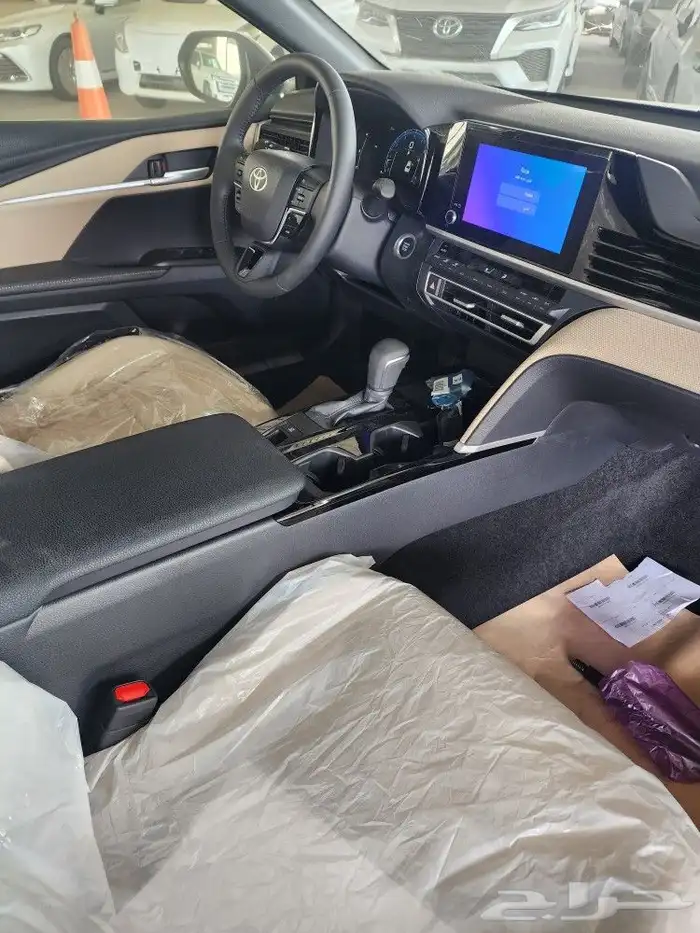 تويوتا كامري 2025 بنزين اللون اسود 5