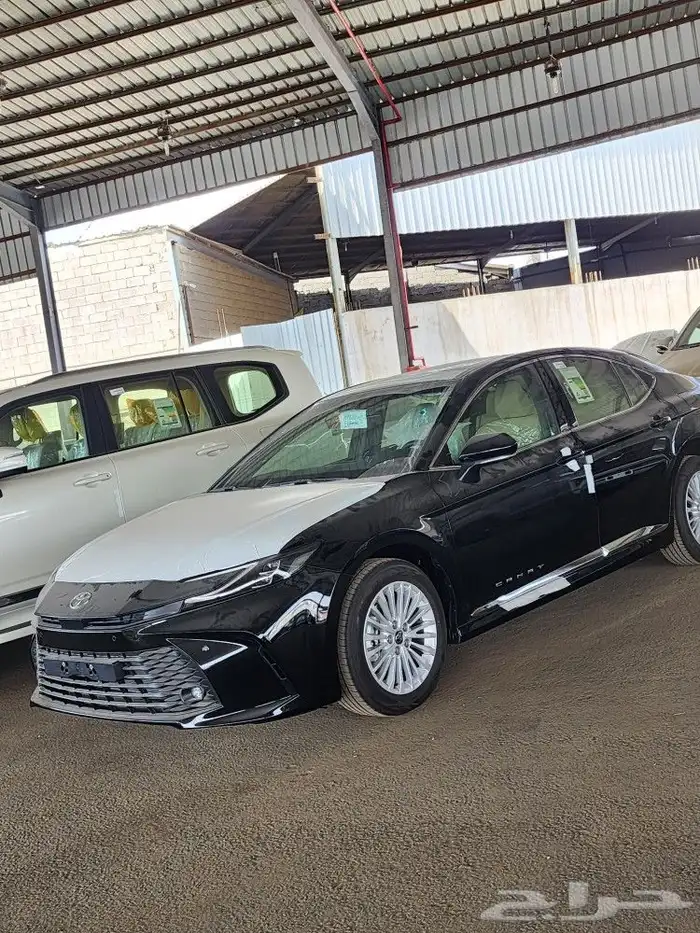 تويوتا كامري 2025 بنزين اللون اسود 0