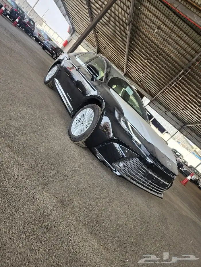 تويوتا كامري 2025 بنزين اللون اسود 4