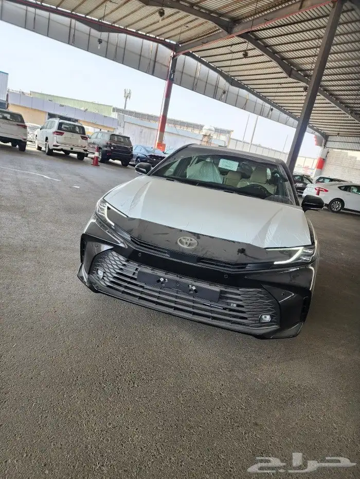 تويوتا كامري 2025 بنزين اللون اسود 9