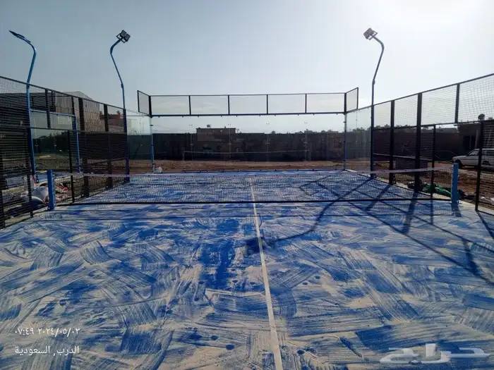فني فك وتركيب جميع انواع ملاعب البادل 1