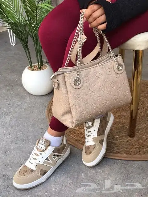 عرض شوز وشنطة وعطر درجة اولي 28