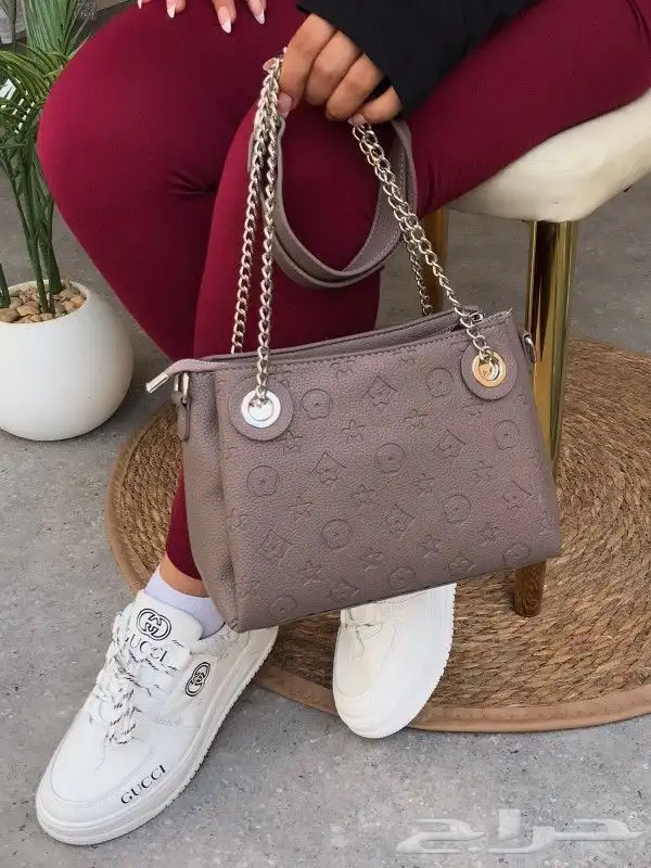 عرض شوز وشنطة وعطر درجة اولي 18