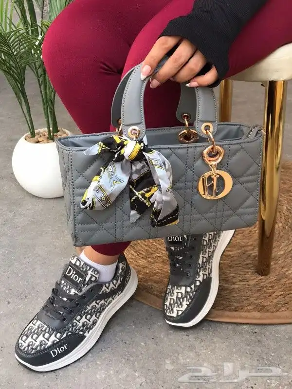 عرض شوز وشنطة وعطر درجة اولي 19